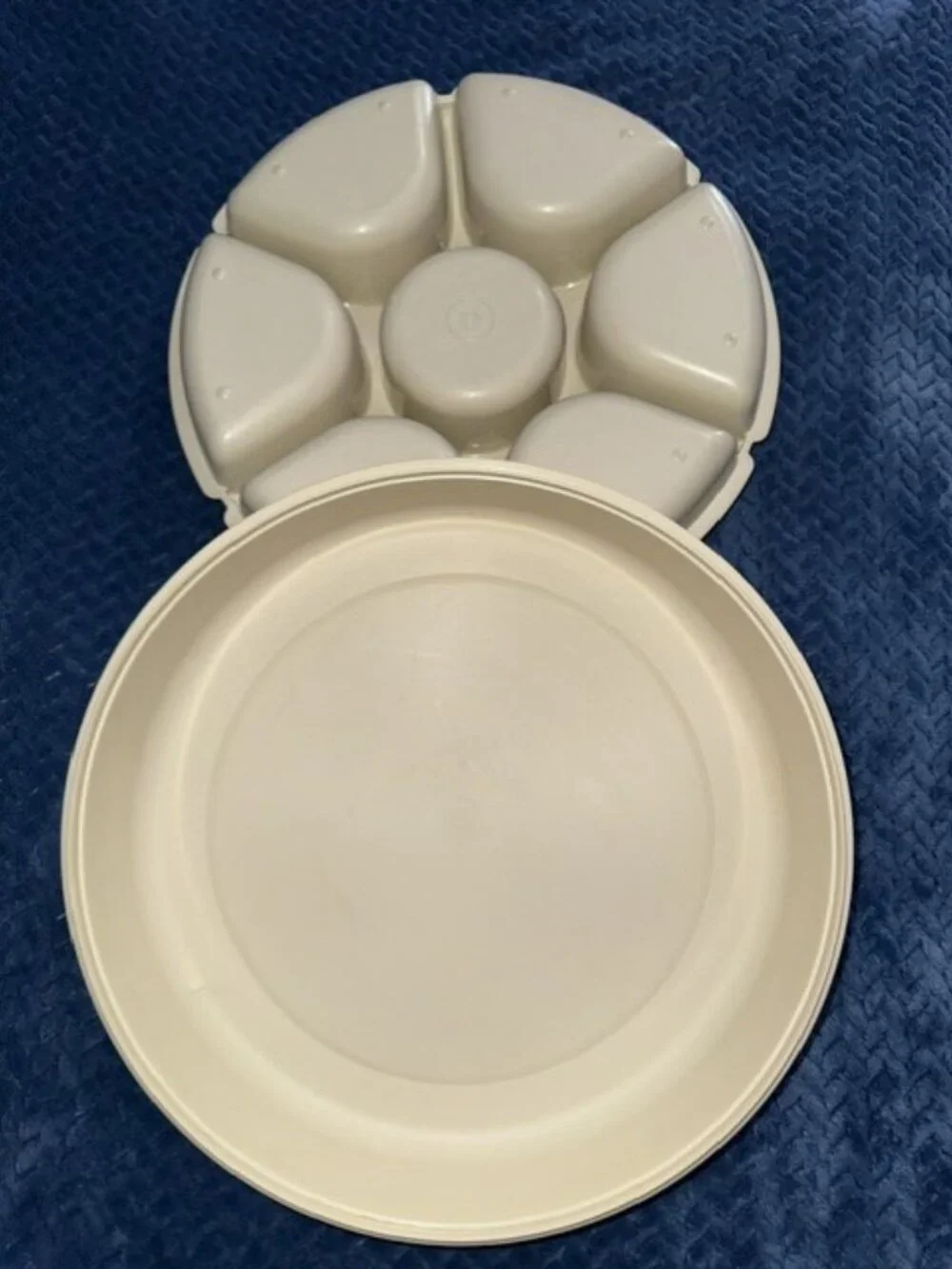Vintage Tupperware Divided Chip & Dip Tray Set (#1665 tray & #1666 lid)